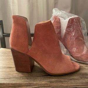 New SOLE SOCIETY Charliece Suede Booties Rust Peep Toe Block Heel 8.5M